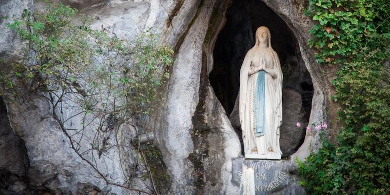Santa Teresa Benedicta de Jesús anima a los jóvenes a peregrinar en julio al santuario mariano de Lourdes