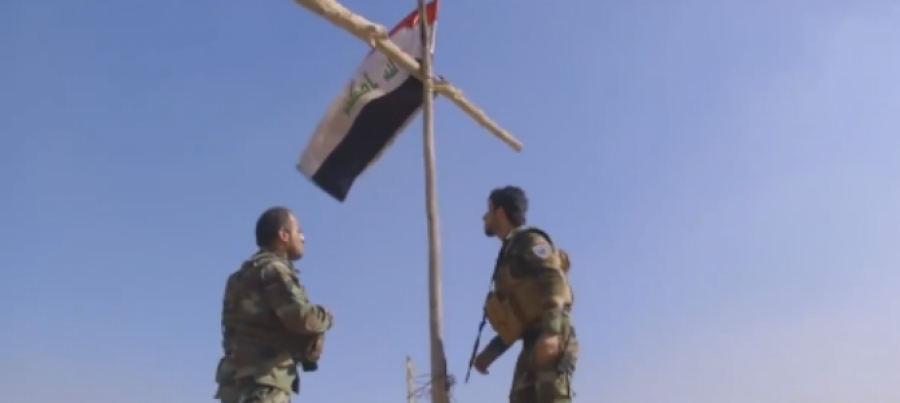 Soldados cristianos erigen cruz en honor a asesinados por Estado Isl&aacute;mico en Irak