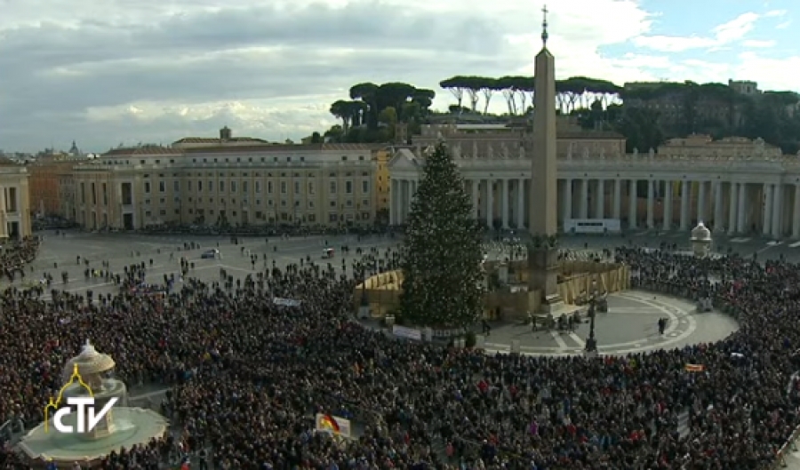 El Papa Francisco recuerda su viaja a Asia y reza por la situación política en Honduras