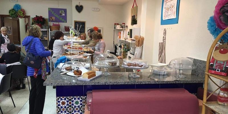 San Juan Evangelista recupera el servicio de cafetería en su tradicional rastrillo navideño solidario