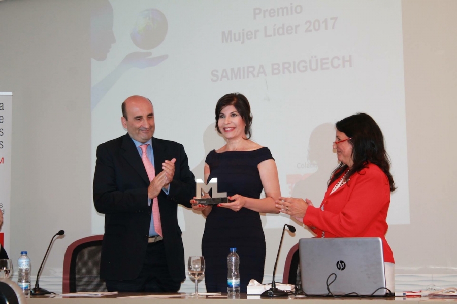 Samira Brig&uuml;ech, presidenta de la Fundaci&oacute;n Adelias, recibe el Premio Mujer L&iacute;der 2017 de Aliter