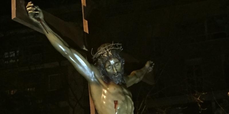 El Cristo de la Misericordia procesiona el Viernes Santo por las calles del barrio de la Prosperidad