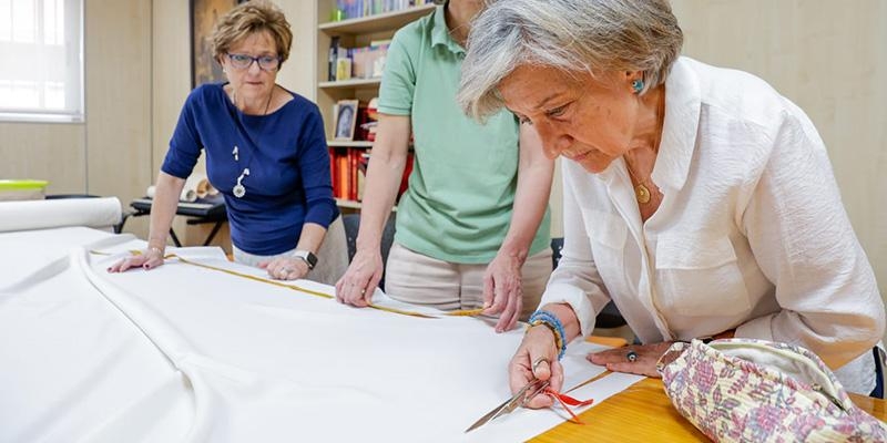 Hilvanes Solidarios han hecho 150 manutergios y purificadores para la visita de Le&oacute;n XIV: &laquo;Es una colaboraci&oacute;n peque&ntilde;a, pero nos dio mucha satisfacci&oacute;n&raquo;