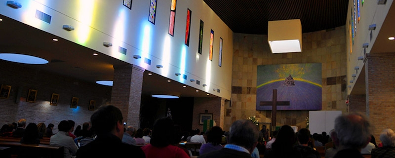 Monseñor José Antonio Álvarez preside una misa de inicio de curso en Santa María Madre de Dios de Tres Cantos