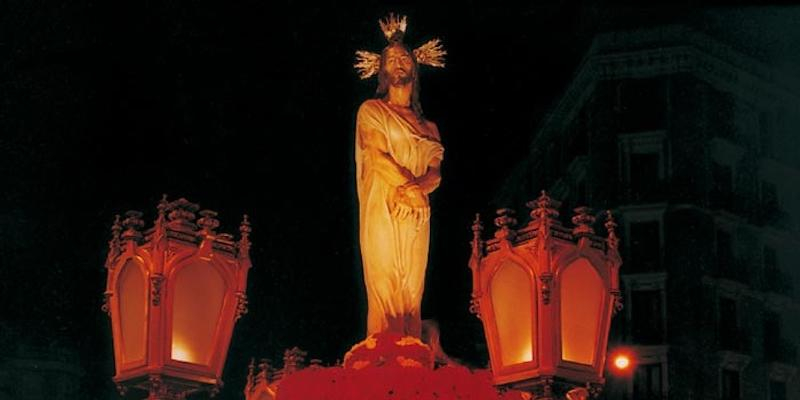 El Divino Cautivo procesiona desde la parroquia de San Sebastián en el Viernes Santo