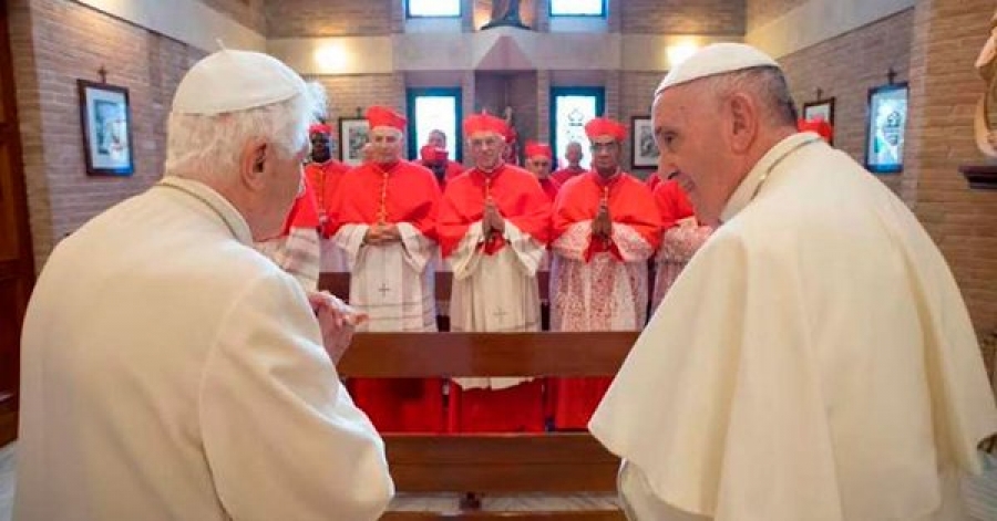 El Papa Francisco y los 5 nuevos cardenales visitan a Benedicto XVI
