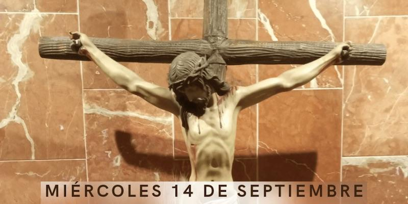 San Eloy inaugura el curso pastoral con una vigilia de adoración ante la cruz