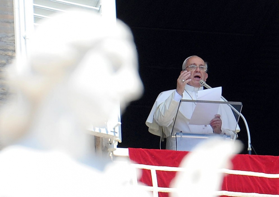 &Aacute;ngelus: ''La fe y el apego a las riquezas no pueden convivir juntos''