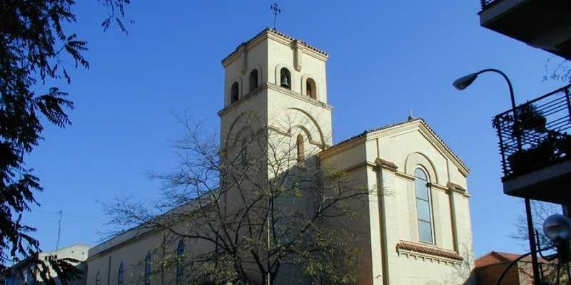 Jóvenes de San Diego de Puente de Vallecas realizan el rito de iniciación en JuFra en la fiesta del titular del templo