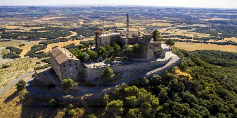 J&oacute;venes de Santa Catalina M&aacute;rtir de Majadahonda participan en un campo de trabajo en el monasterio de Pueyo