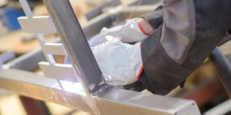 C&aacute;ritas Vicar&iacute;a VII pone en marcha un nuevo taller para el empleo sobre soldadur&iacute;a industrial