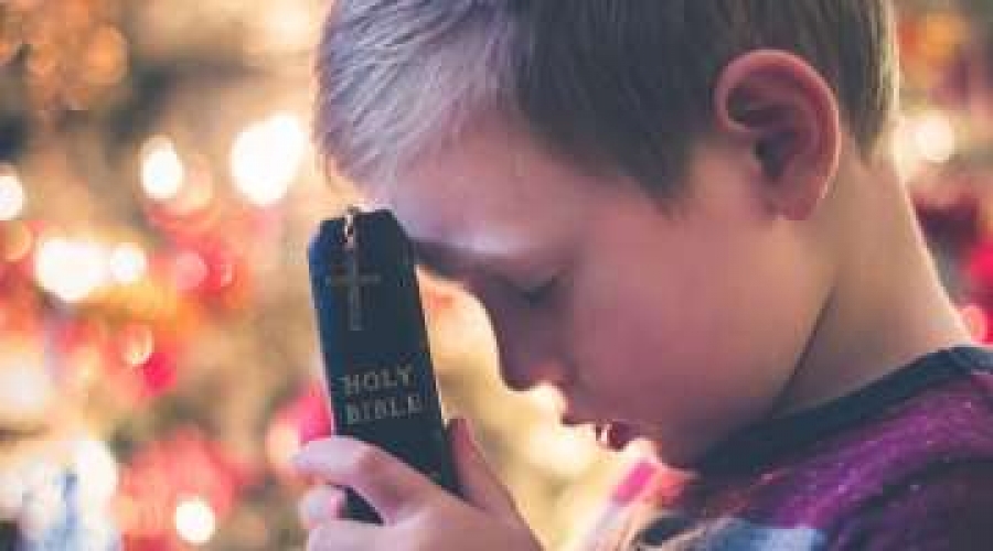 Prohibido rezar: Director de escuela prohíbe a niños bendecir la merienda