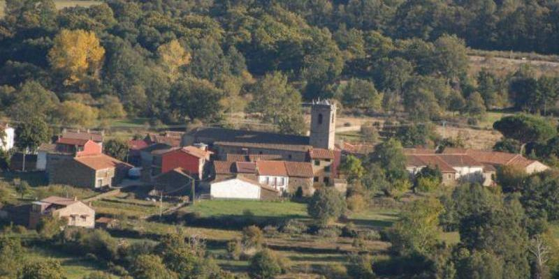 Santa María Madre de Dios de Tres Cantos realiza en Santiago de Aravalle su campamento de verano con menores