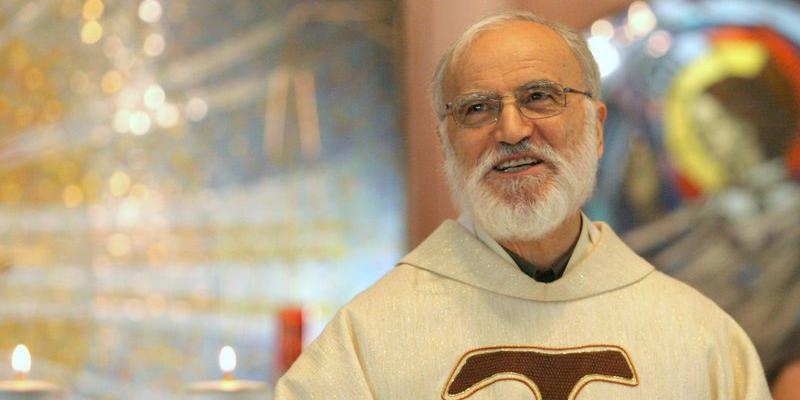 Irene Pozo entrevista en exclusiva al padre Raniero Cantalamessa en &#039;Crónica de Roma&#039;