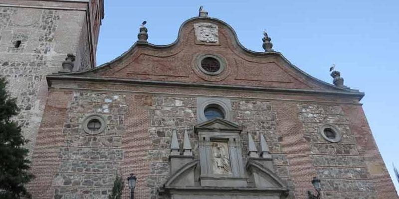 El vicario episcopal de la IV presenta al nuevo párroco de San Pedro Ad Vincula de Vallecas