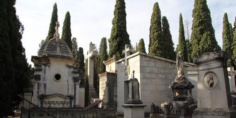 Daniel Escobar, delegado episcopal de Liturgia, reflexiona sobre la solemnidad de los Todos los Santos y de los Fieles Difuntos: «Estas celebraciones miran hacia el futuro recordando a quienes nos precedieron»