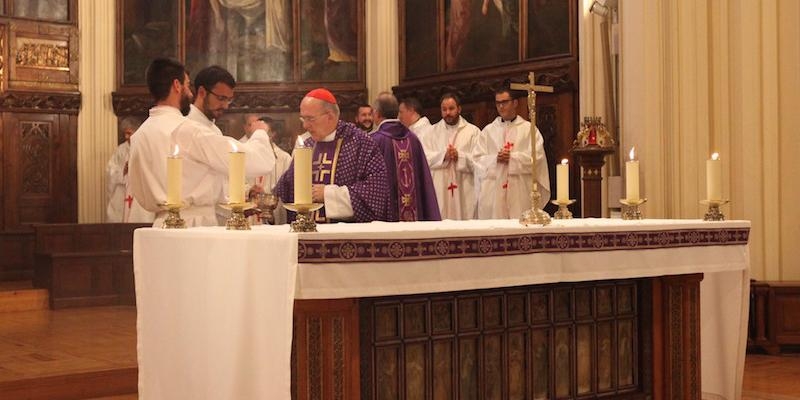 El cardenal Osoro preside una Eucaristía en el Seminario Conciliar con institución de ministerios de acólito y lector