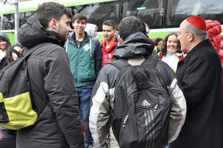 El arzobispo, a los j&oacute;venes que peregrinan a Javier: &laquo;Salid en b&uacute;squeda y acercaos a los hombres para dar la noticia de Cristo&raquo;