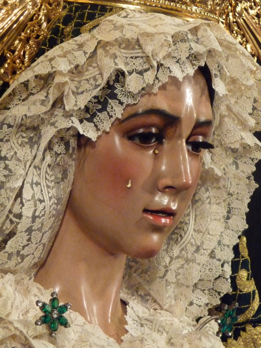 La colegiata acoge una nueva misa mensual de los ni&ntilde;os de la hermandad de Jes&uacute;s del Gran Poder y Esperanza Macarena