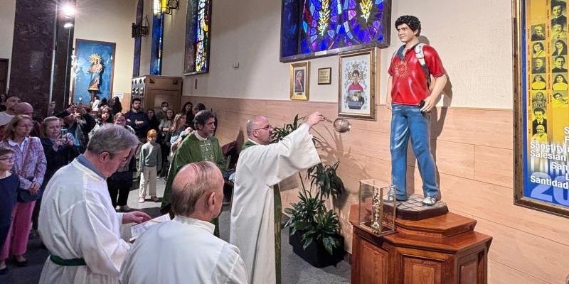 La Bas&iacute;lica de Mar&iacute;a Auxiliadora, que ya cuenta con su reliquia, bendice una Imagen de San Carlo Acutis