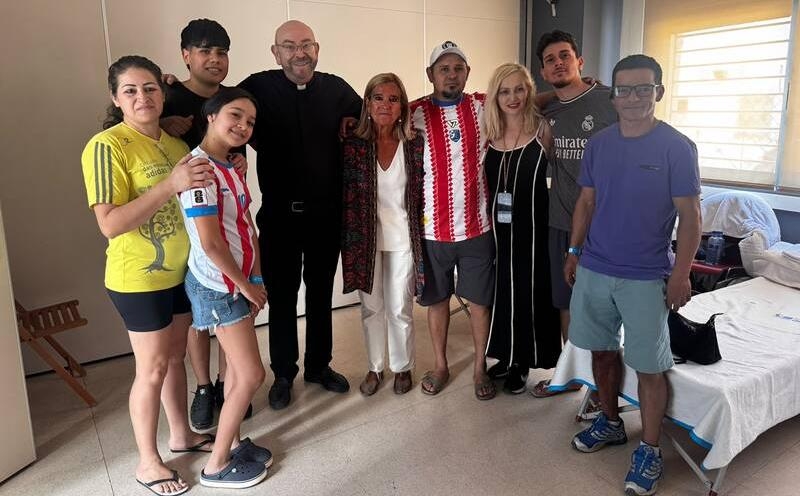 El p&aacute;rroco de la Sant&iacute;sima Trinidad, Luis Fernando Murillo, acompa&ntilde;a a los evacuados de Valdemaqueda acogidos en Collado Villalba: &laquo;Queremos transmitirles paz, esperanza y consuelo&raquo;