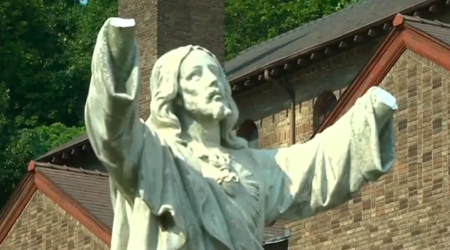 Cortan las manos a imagen de Jes&uacute;s en universidad de Estados Unidos