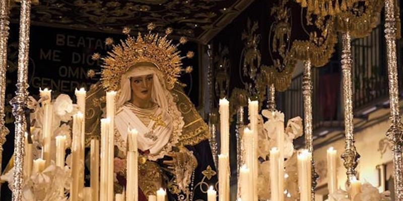 Jesús El Pobre y María Santísima del Dulce Nombre procesionan en la tarde del Jueves Santo