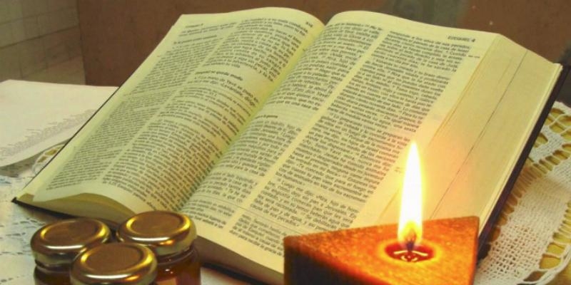 Chema &Aacute;lvarez habla sobre La Biblia en Ntra. Sra. del Sagrado Coraz&oacute;n