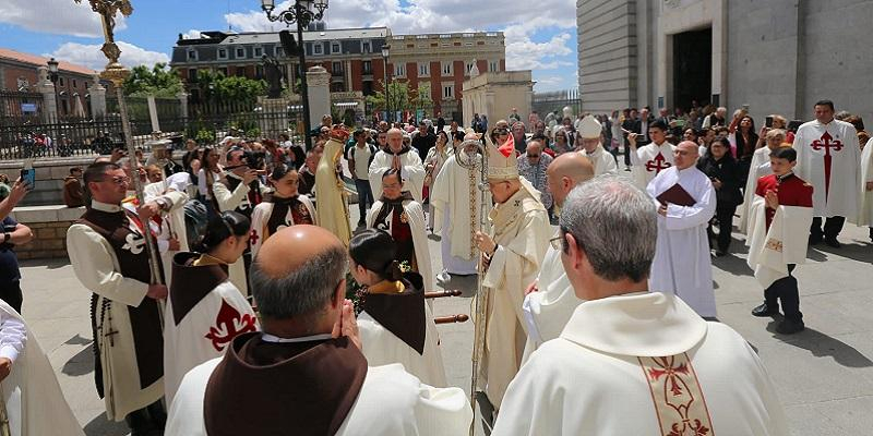 El cardenal Osoro celebra Nuestra Se&ntilde;ora de F&aacute;tima con los Heraldos del Evangelio