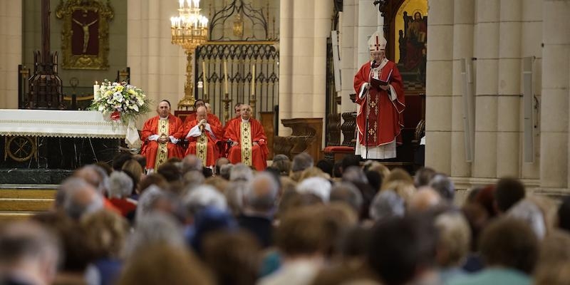 El cardenal Osoro preside en la catedral de la Almudena la Eucaristía de preparación para la campaña del Día de Caridad