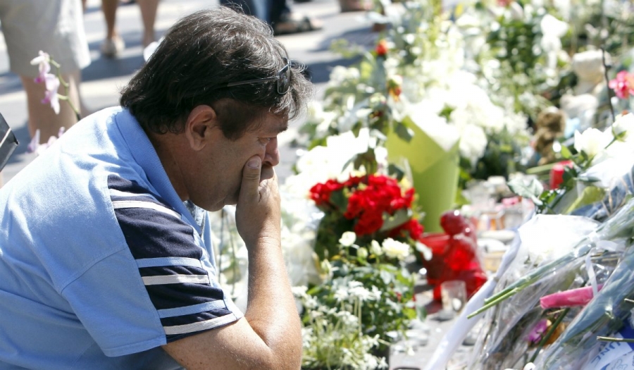 &iquest;Qu&eacute; hacer tras atentado en Niza? Arzobispo propone este desaf&iacute;o al mundo