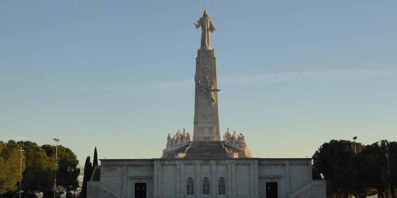 Los Hogares de Santa Mar&iacute;a realizan una marcha al monumento del Sagrado Coraz&oacute;n de Jes&uacute;s del Cerro de los &Aacute;ngeles
