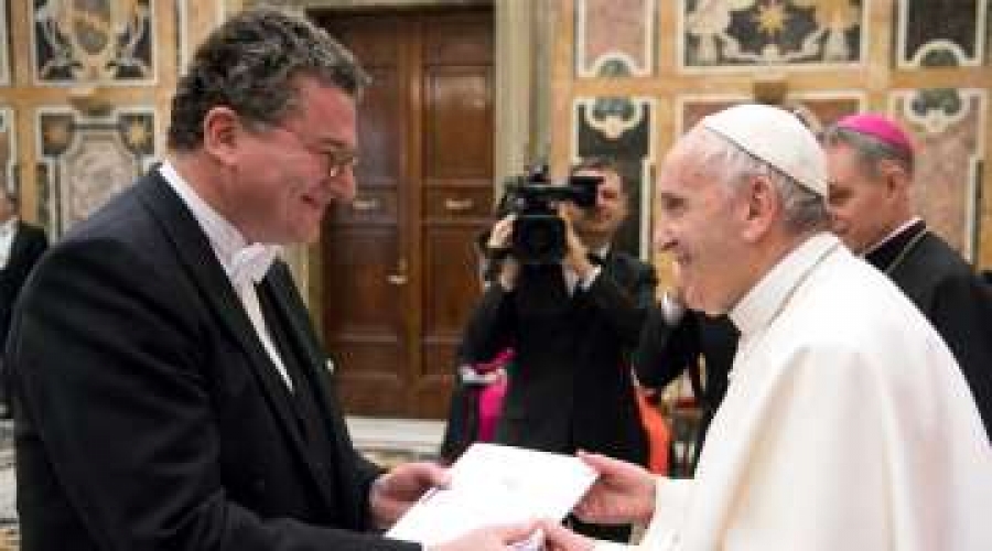 El Papa a los embajadores: el diálogo debe marcar las relaciones entre las naciones