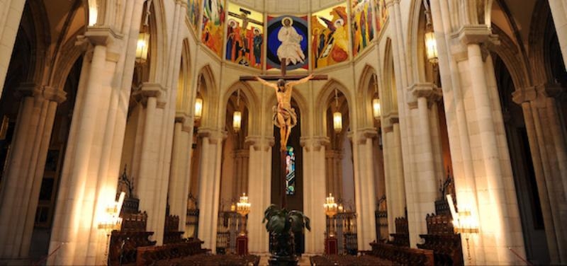 Numerosos cardenales, obispos y presb&iacute;teros concelebran en la Misa de acci&oacute;n de gracias del 25 aniversario de la dedicaci&oacute;n de la catedral