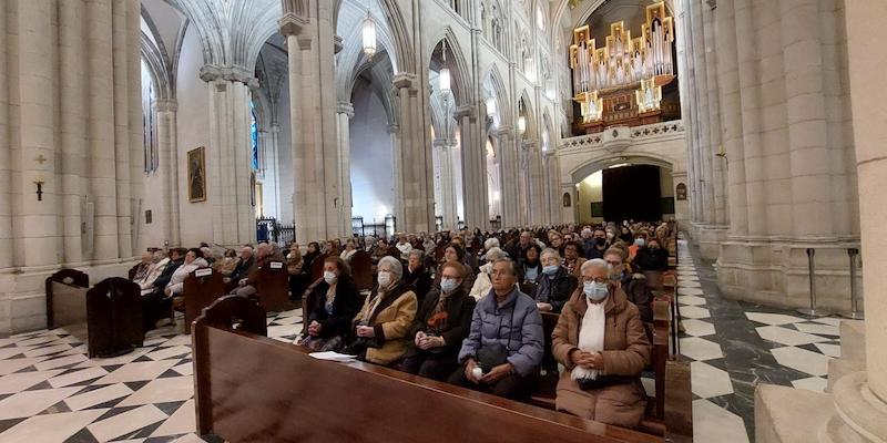 Miembros de Vida Ascendente en la Misa que celebraron en la catedral el pasado mes de febrero, en la festividad de san Simón y santa Ana