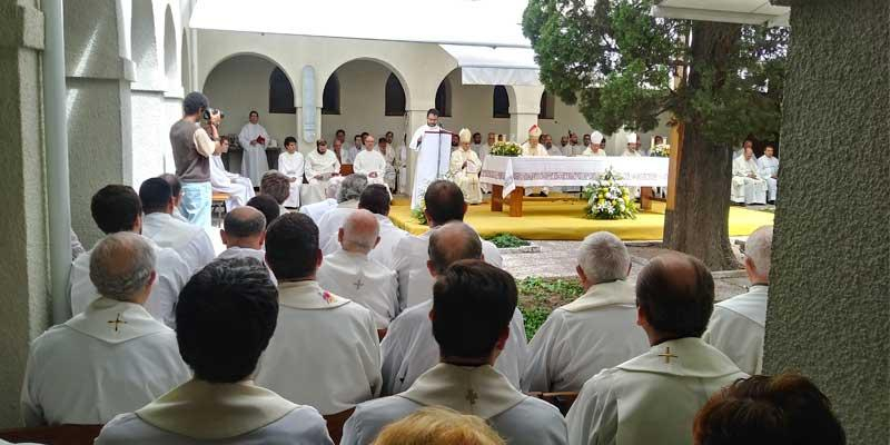 El arzobispo pide a los sacerdotes no dejarse llevar por el «carrerismo» y volver a la unción del Espíritu Santo