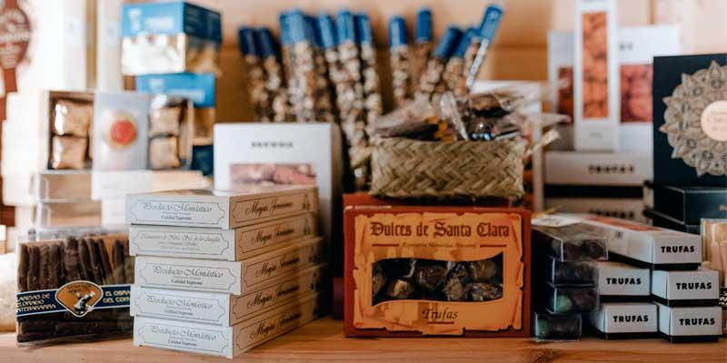 El mercadillo de Contemplare lleva a las mesas navideñas alta cocina hecha en silencio y oración en los conventos