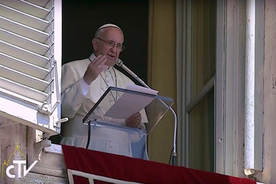 El Papa en el &aacute;ngelus: 'Depende de m&iacute; ser o no ser pr&oacute;jimo de la persona necesitada'