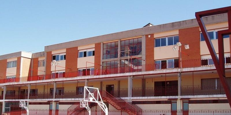 Juan Carlos Vera administra la Confirmación a antiguos alumnos del colegio Manyanet de Alcobendas
