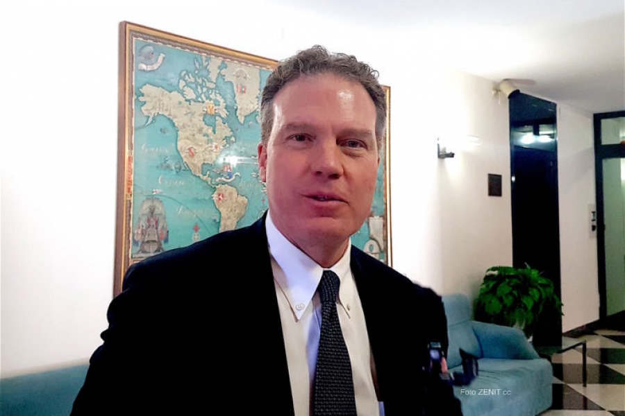 Greg Burke: &laquo;Navarro Valls supo c&oacute;mo gestionar en el Vaticano, la revoluci&oacute;n de internet&raquo;