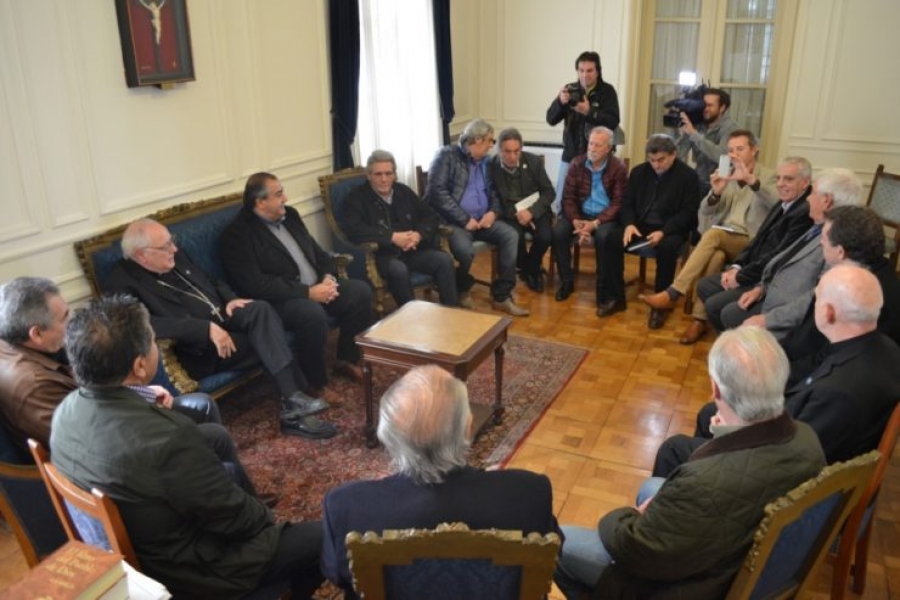 Obispos argentinos y l&iacute;deres sindicalistas abordan la grave situaci&oacute;n econ&oacute;mica del pa&iacute;s