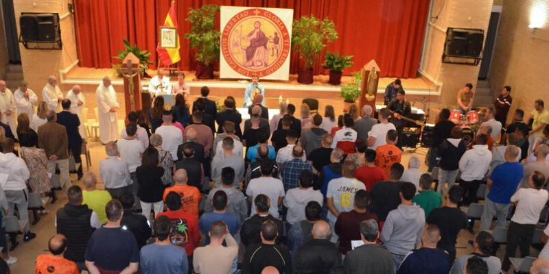 El cardenal José Cobo celebra la fiesta de Nuestra Señora de la Merced en el centro penitenciario de Soto del Real