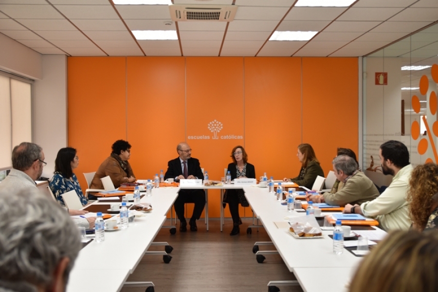 Carmen Bieger, directora de la Fundaci&oacute;n ATRESMEDIA: &laquo;El libro de comunicaci&oacute;n para centros de Escuelas Cat&oacute;licas es un regalo&raquo;