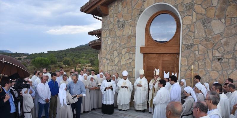 La comunidad de la Conversi&oacute;n celebra la dedicaci&oacute;n de su iglesia de la Reconciliaci&oacute;n, expresi&oacute;n visible de uno de los pilares de su misi&oacute;n y su carisma
