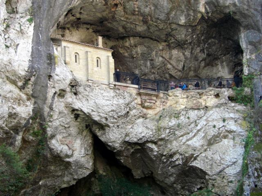 El rector de San D&aacute;maso inaugura en Covadonga un curso de verano sobre 'Las ra&iacute;ces cristianas de Europa'