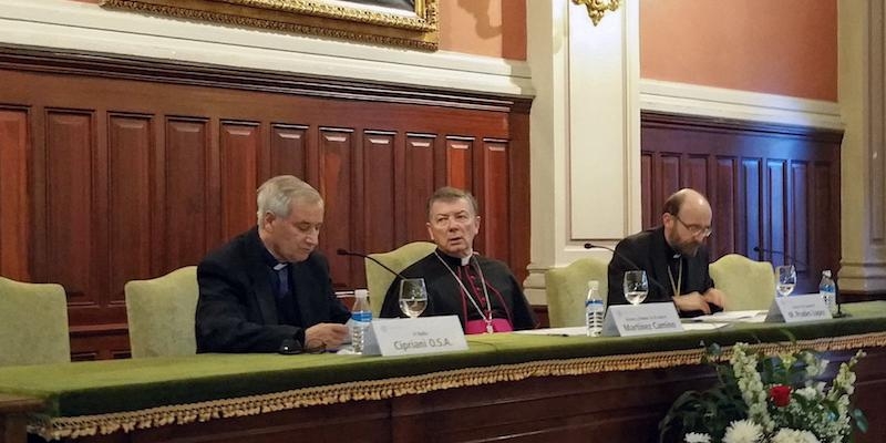 Monse&ntilde;or Mart&iacute;nez Camino en la festividad de santo Tom&aacute;s, en la UESD: &laquo;La empresa del Evangelio es hoy m&aacute;s actual que nunca&raquo;