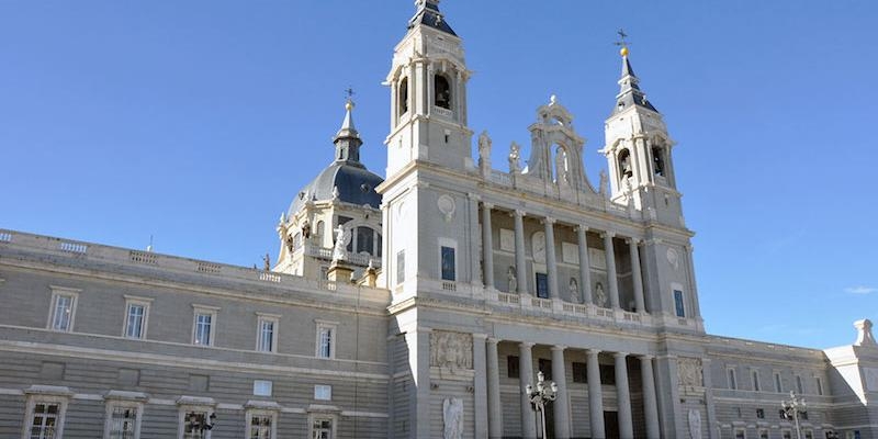 El colegio Santamarca peregrina a la catedral en el marco del Año Jubilar Mariano
