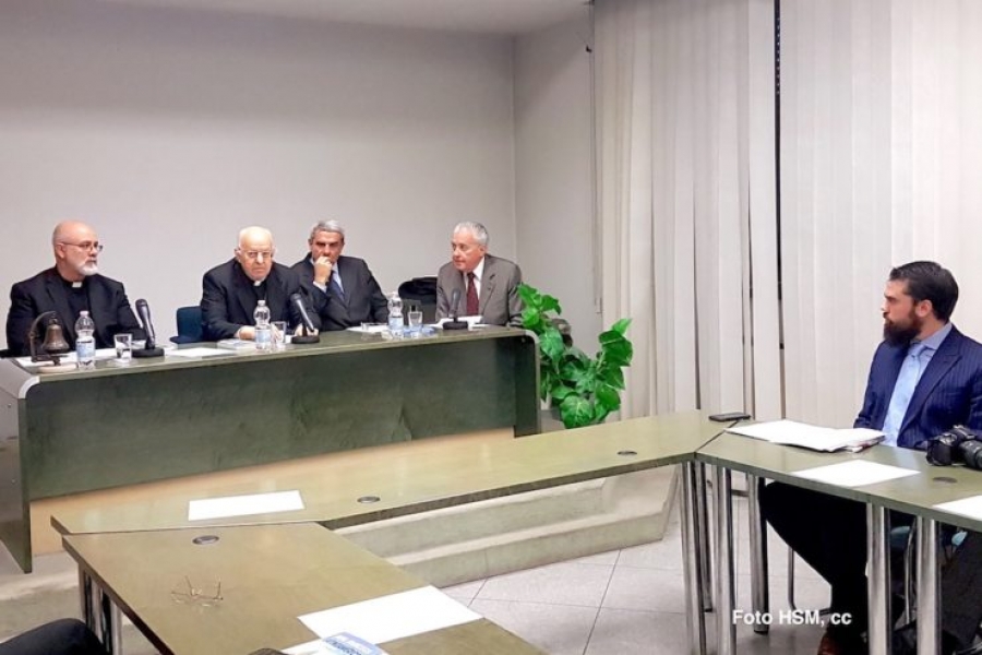 'Latinoamérica': Libro entrevista al Papa del argentino Hernán Reyes