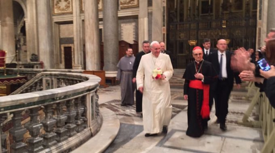 El Papa rezó en Santa María la Mayor a su llegada a Roma