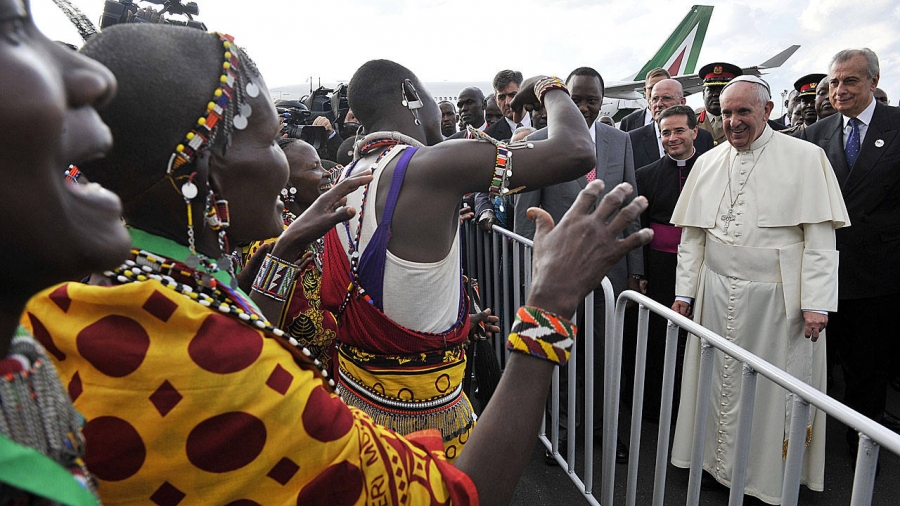 Francisco llega a Kenia en medio de fuertes medidas de seguridad